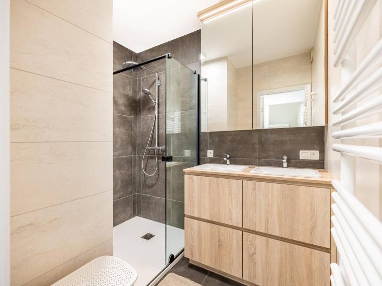 Beautifully renovated flat with sea views — photo 4