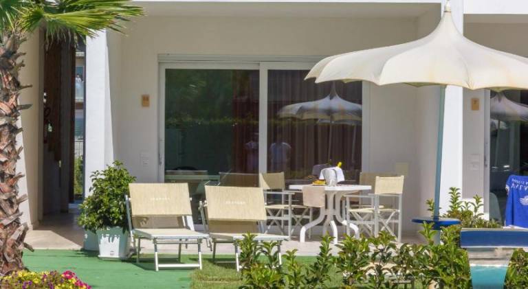 Serviced apartment with garden & patio — photo 5