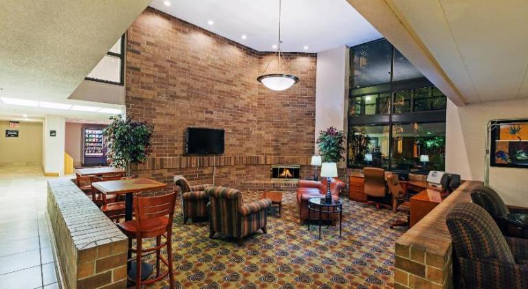 AmericInn by Wyndham Omaha — photo 2