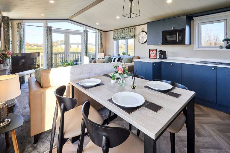 Stylish Dog-Friendly Lodge with Spacious Deck near Pickering in Scenic North Yorkshire — photo 4