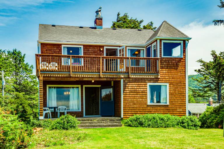 House  Rockaway Beach