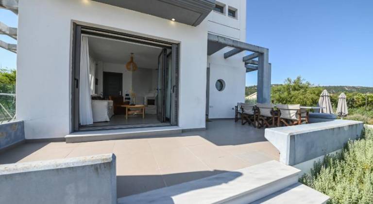 Lovely villa with private pool, yard & patio | Suitable for remote work | Pets allowed — photo 5