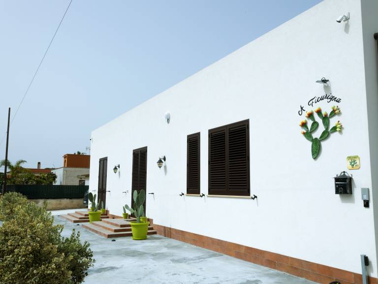 Holiday Home 'Ficurigna' with Private Garden, Wi-Fi and Air Conditioning in Marsala