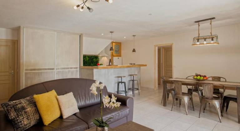 Fully equipped charming rental apartment with private pool, terrace & grill | Pets are welcome — photo 2