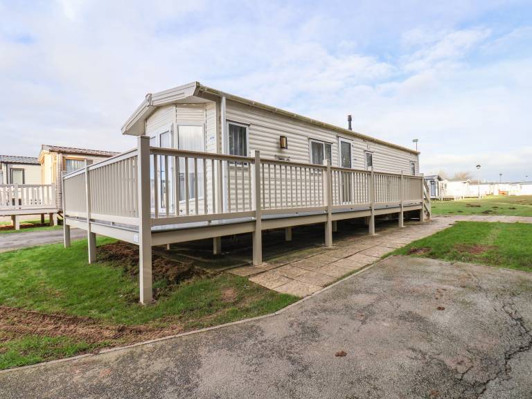 Cottage Cayton Bay