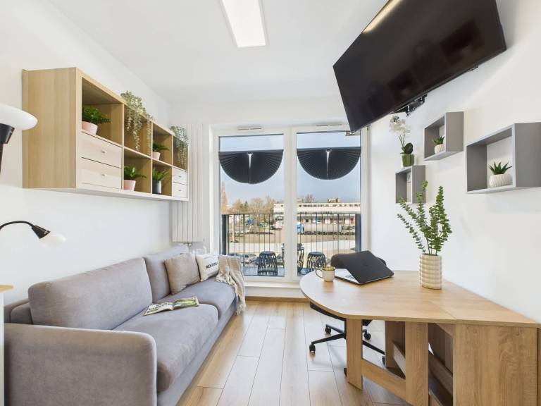 Studio with fast internet in Warsaw