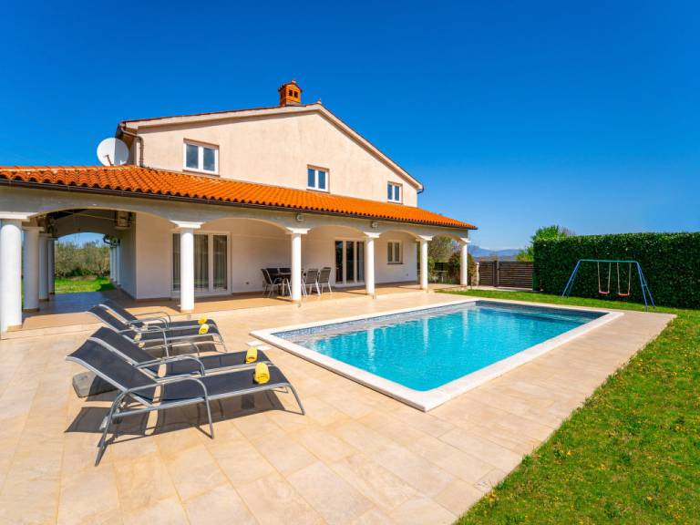 Casa Melnica