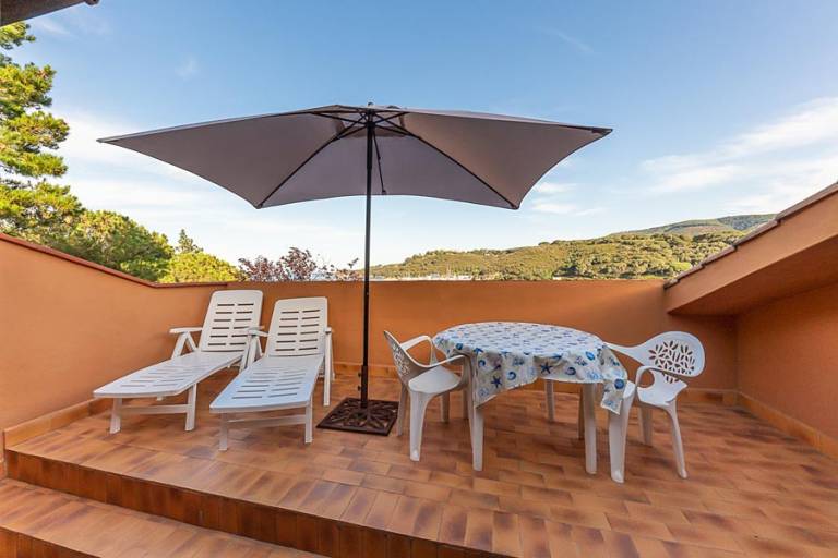Apartment with grill & patio in Capoliveri