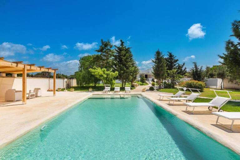 Villa with yard, pool & BBQ | Nature view — photo 2