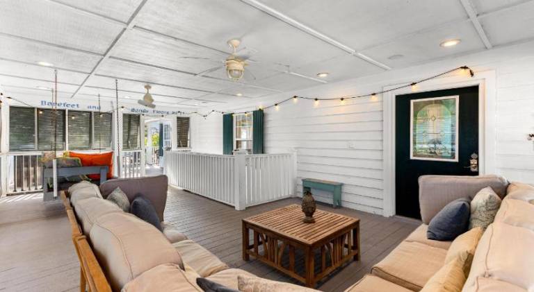 Vacation home with pool — photo 3
