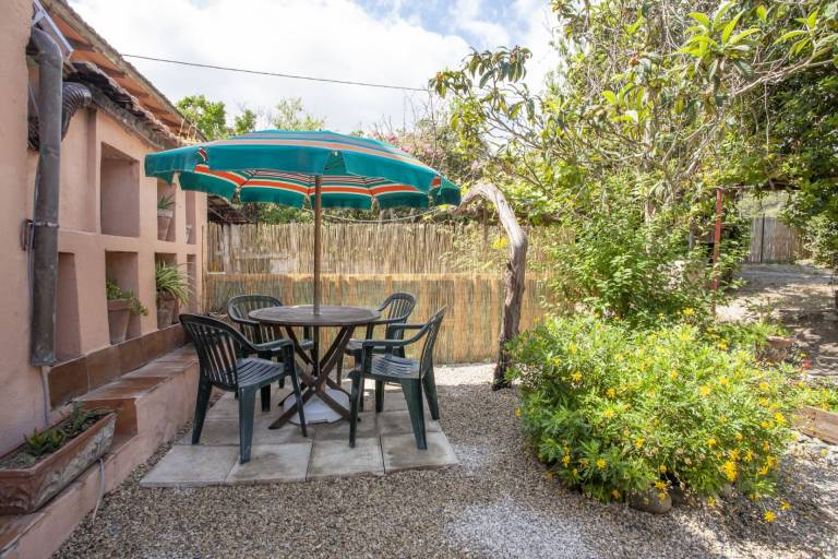 Family-oriented beautiful rental apartment with yard | Dogs allowed — photo 2