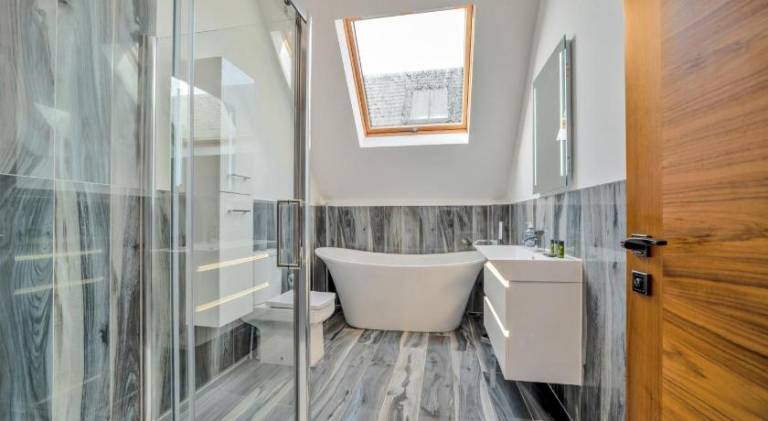 Beautiful house with hot tub | Pets are welcome — photo 2