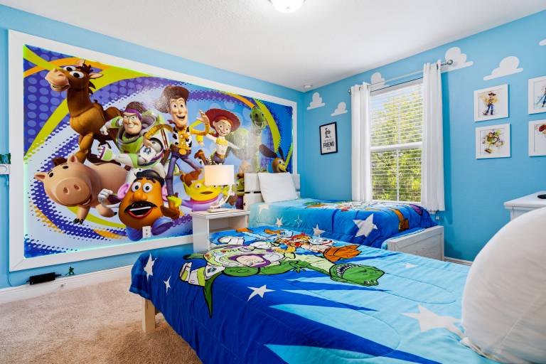 Family-oriented charming vacation home with hot tub & private pool | Pet-friendly — photo 4