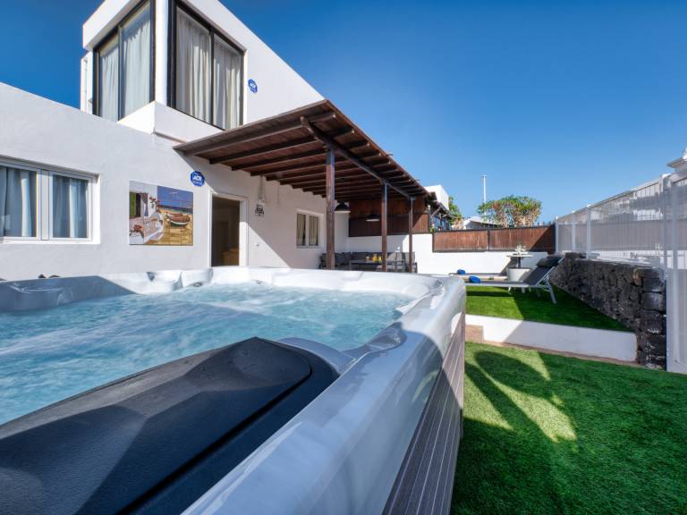 Villa Flaminia, Puerto del Carmen, 4 bedrooms, near the beach — photo 4