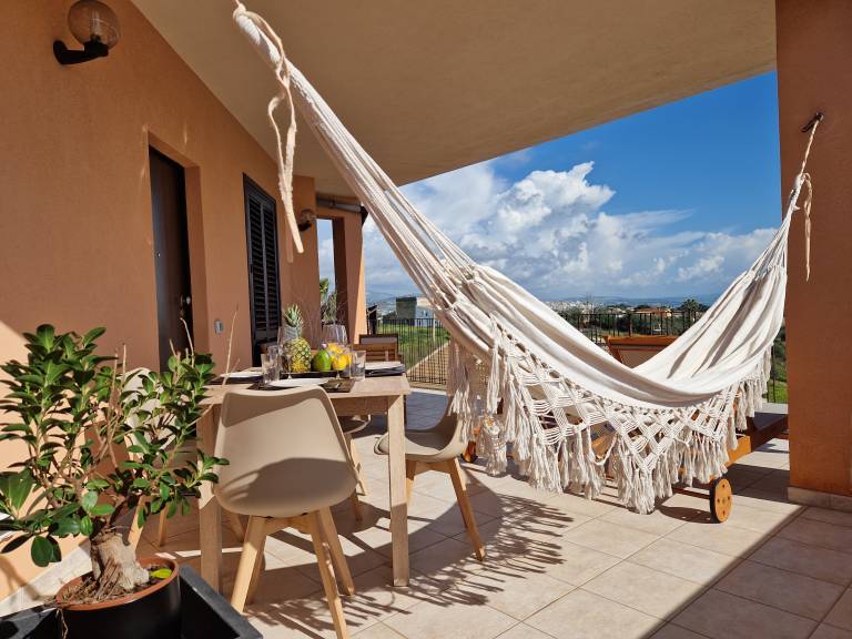 Family-oriented ample villa with garden, barbeque & terrace | City view | Pets allowed — photo 4