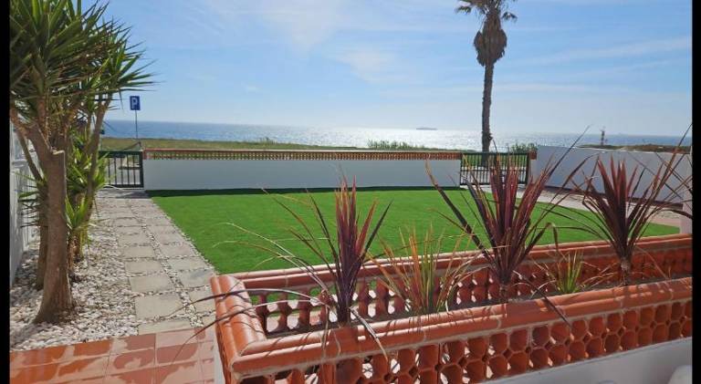 Vacation home with BBQ, yard & patio in Sines