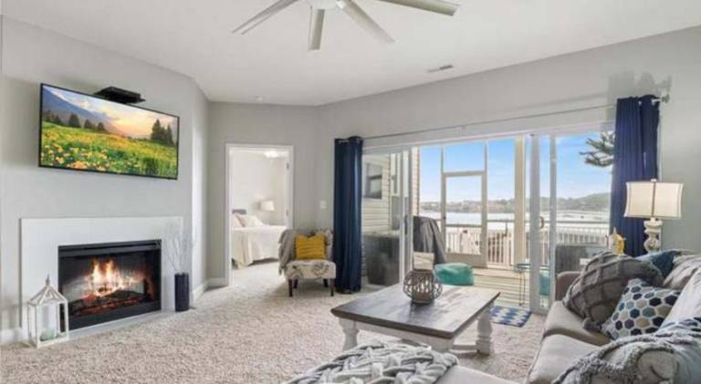 3BD 3BA Gated Condo LakeFront Lake Ozark, MO Isla Del Sol 4 M from Dam in Lake Ozark, MO