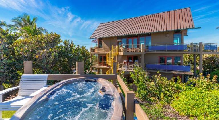 Villa with jacuzzi & pool — photo 4