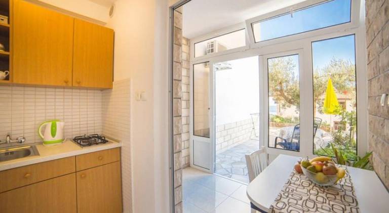 Rental apartment with barbecue & patio — photo 4