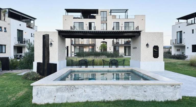 Vacation home with pool & hot tub | Good for workation — photo 3