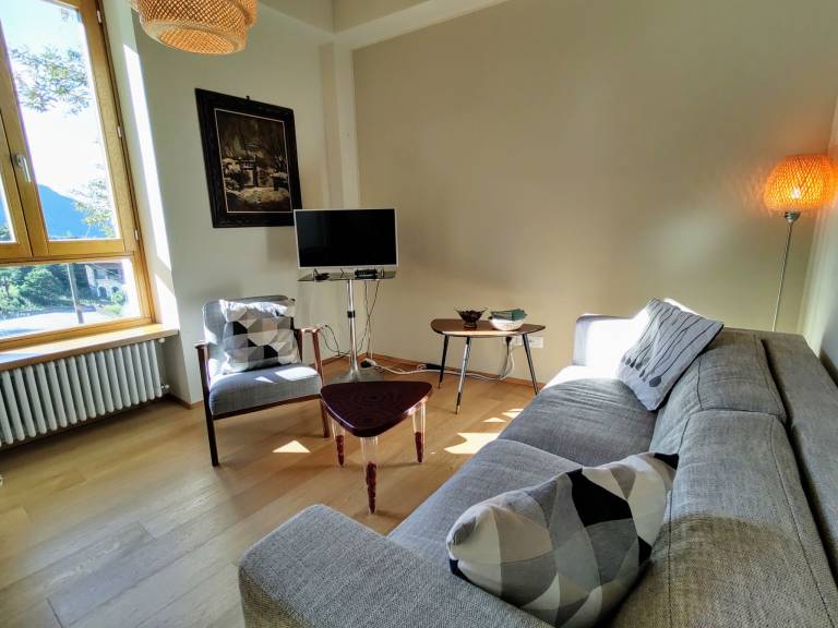 Apartment with patio & yard | Lake view — photo 3
