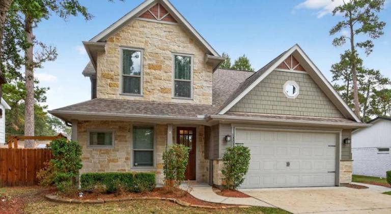 Ample house | Suitable for remote work | Pets are welcome in Conroe, TX