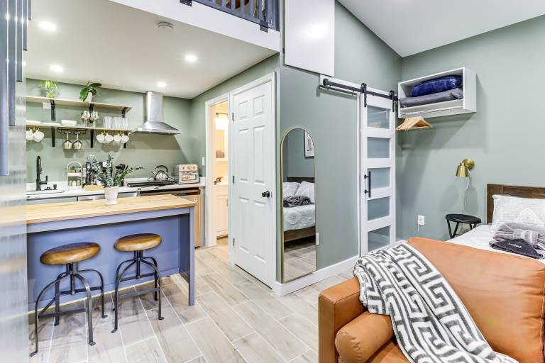 5 Mi to National Harbor: Stylish Apt w/ Patio! — photo 2