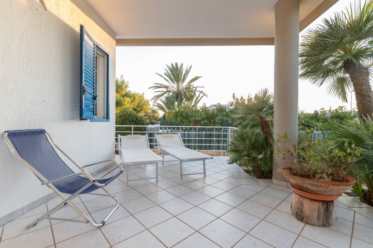 Family-friendly pleasant villa with yard & patio | Nature view | Close to the beach | Pets are welcome — photo 3