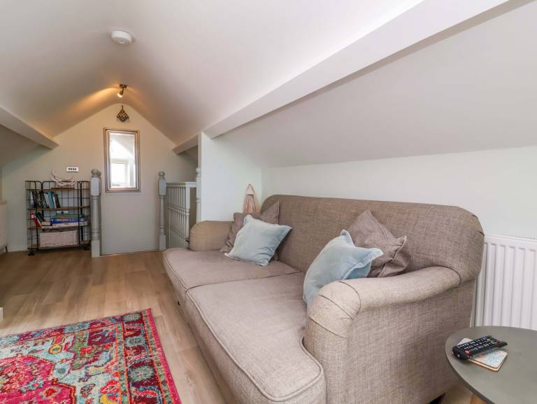Fully equipped lovely cottage with yard & jacuzzi | Beach view | Pet-friendly — photo 4