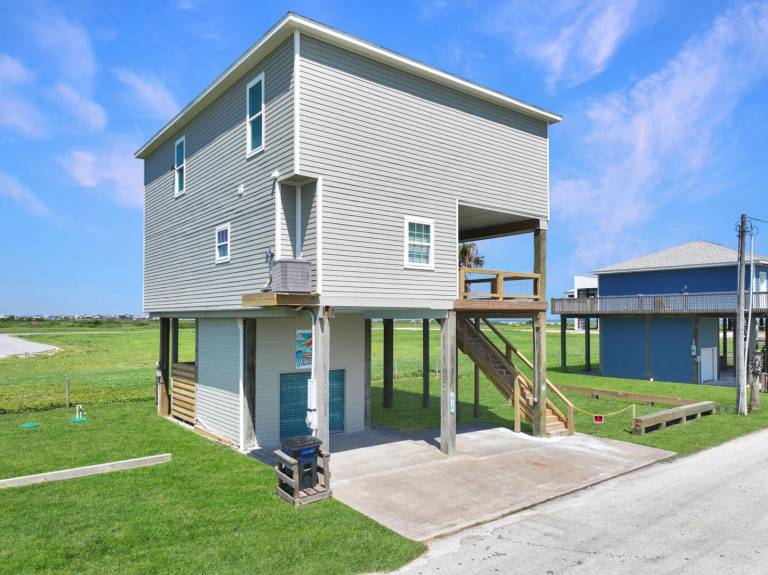 Family-oriented vacation home with terrace | Pets are welcome in Bolivar, TX