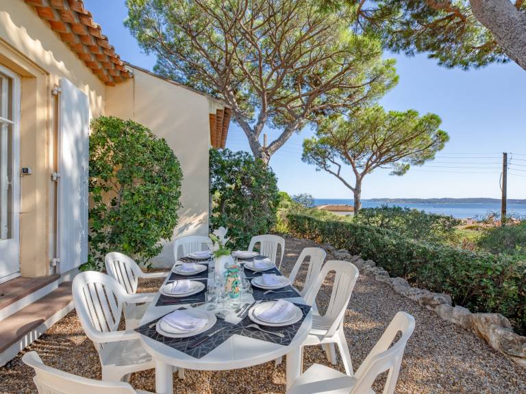 Vacation home with yard | Sea view — photo 2