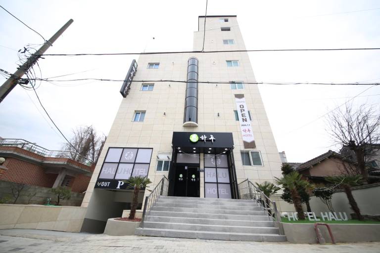 HARU HOTEL