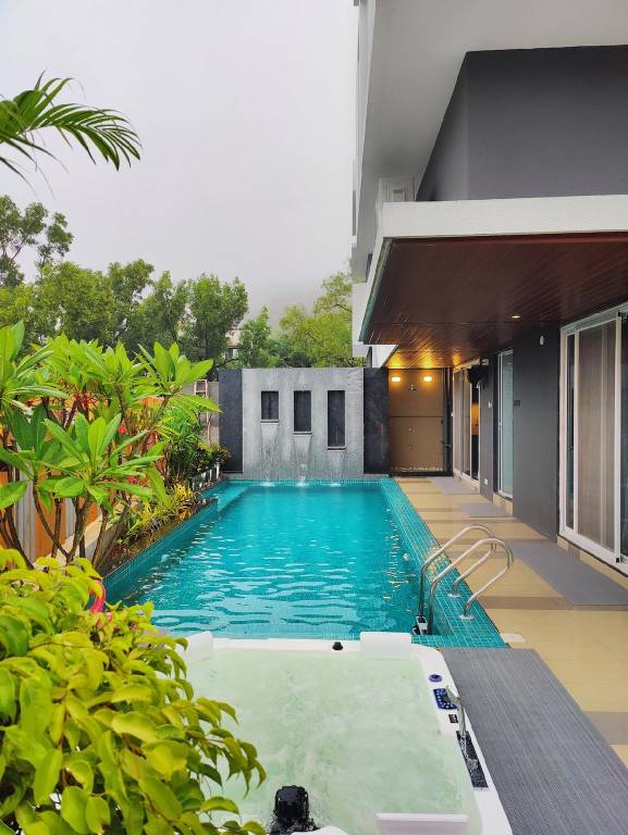 Aaramghar Stays - 5BR W/ Heated Pool+Jacuzzi+Steam in Khandala