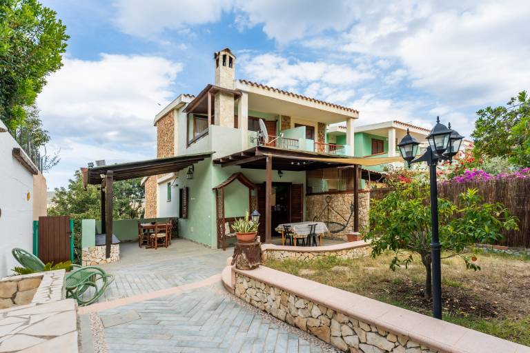 Villa 'Alice' with Private Terrace, Wi-Fi and Air Conditioning in Villasimius