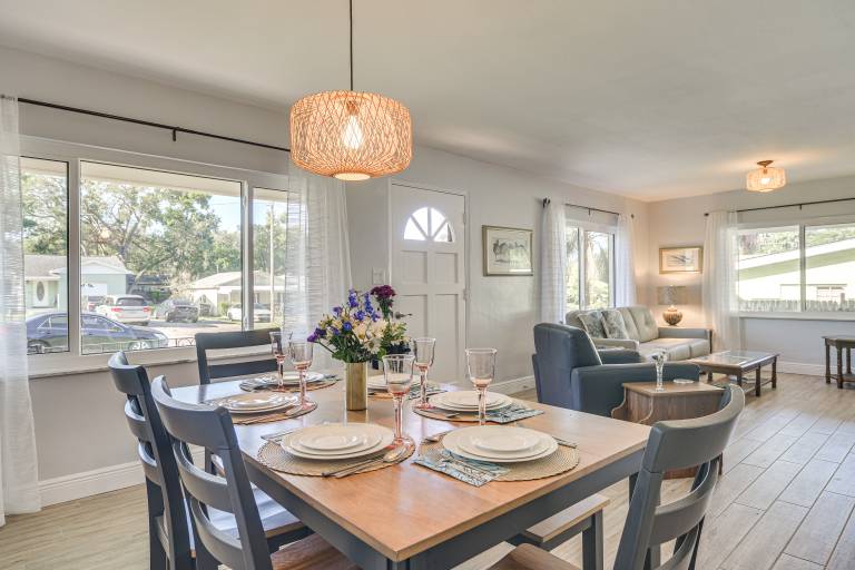 Beach-Hop, Bike & BBQ! Clearwater Home w/ Yard — photo 3