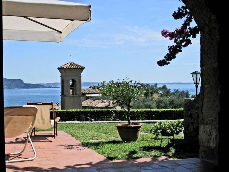Villa with yard, barbeque & private pool — photo 5