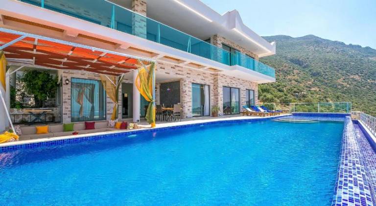 Fully equipped villa with terrace, private pool & yard | Pets allowed — photo 3