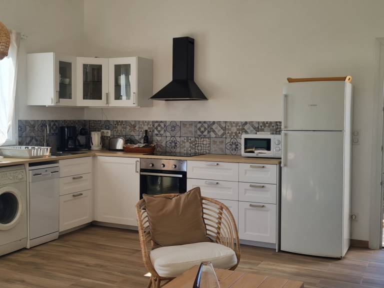 Vacation home with barbecue, heated pool & terrace — photo 3