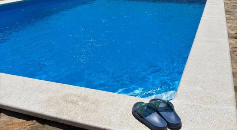 House with barbeque, patio & garden in Leiria