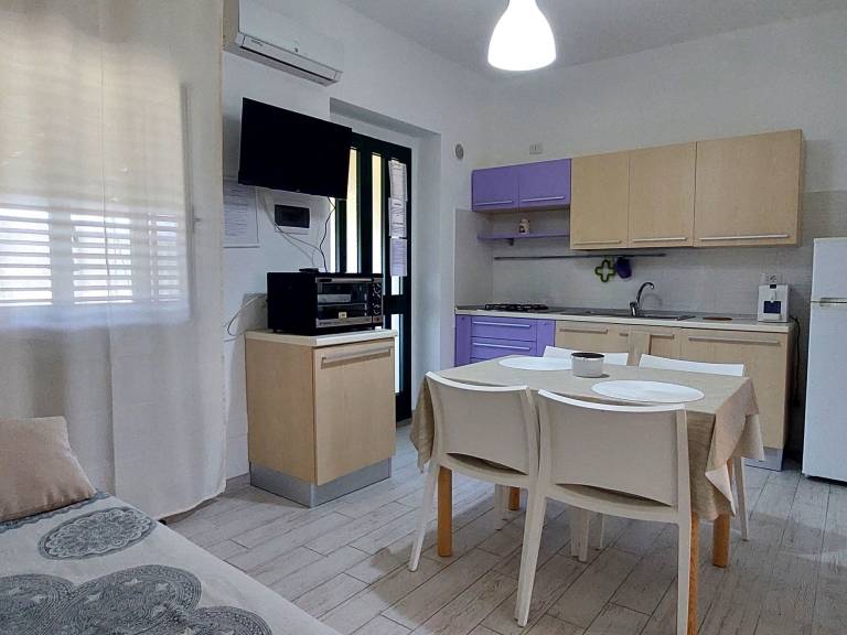 Zwei-Zimmer-Penthouse-Wohnung mit Terrasse mit Meerblick — photo 3