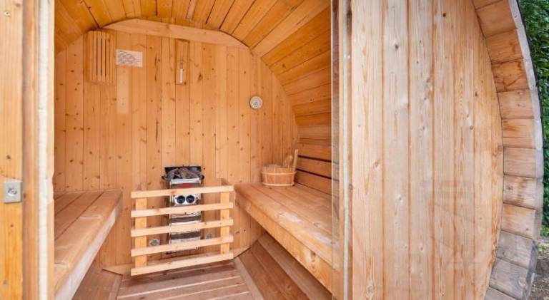 Holiday apartment with sauna, terrace & jacuzzi — photo 4
