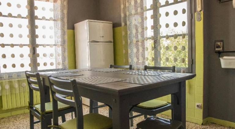 APPARTEMENT TOUT CONFORT AVEC PARKING FERME — photo 4