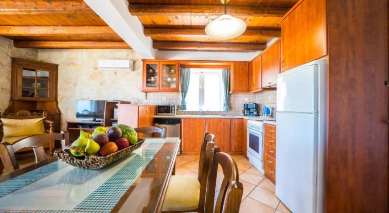 Ample villa with hot tub & pool | Pets are welcome — photo 4