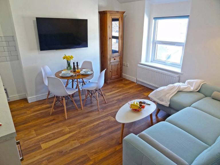 Child-friendly lovely cottage | River view | Close to the beach | Pets are welcome in Llandudno