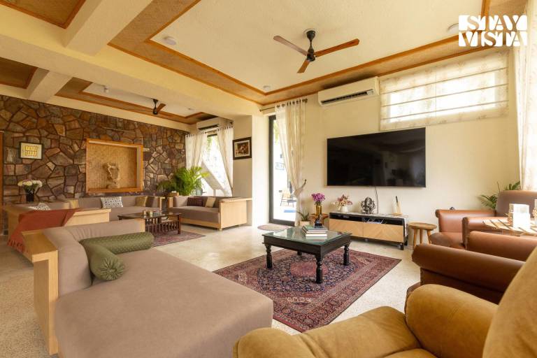 Villa with terrace, garden & private pool | Perfect for remote work | Pet-friendly — photo 2