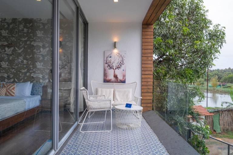Villa with pool & yard — photo 5