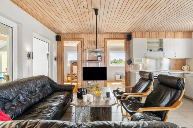 Family-oriented charming house with pool, BBQ & jacuzzi | Pet-friendly — photo 5