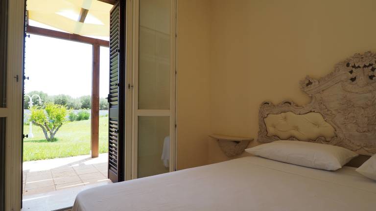 Lodge with heated pool, terrace & yard | Garden view — photo 5