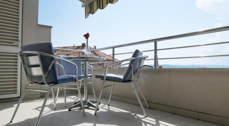 Apartment with patio & garden | Beach nearby | Suitable for remote work | Pets allowed — photo 5