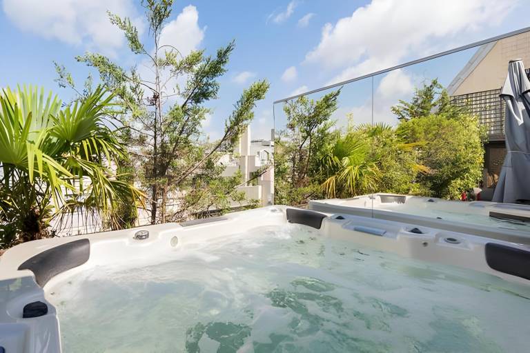 Fully equipped rental apartment with jacuzzi & barbeque | Next to Arc de Triomphe | Pets are welcome — photo 5